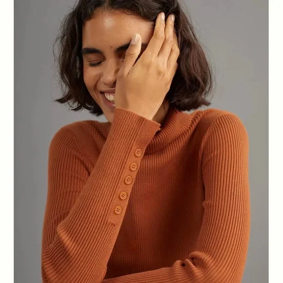 NWT ribbed caramel / copper colored turtleneck with elegant button sleeve - Picture 2 of 10